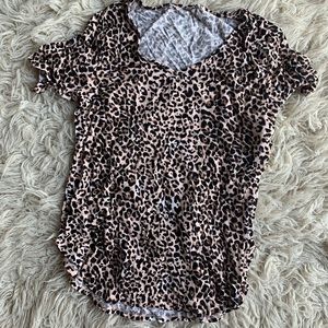 Short sleeve cheetah print top
